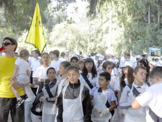 Elevii din Nazarcea se implică în proiecte de ecologizare
